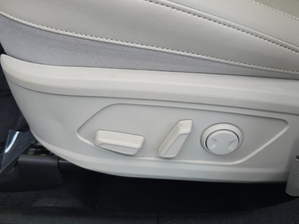 Certified 2025 Kia Sorento EX FWD image 12