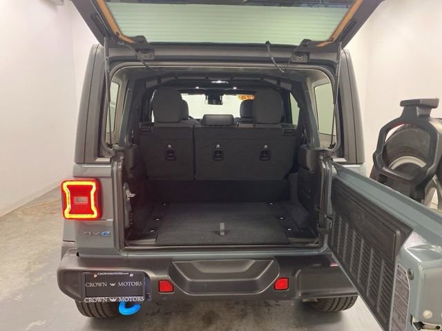 Used 2024 Jeep Wrangler Unlimited w/ Convenience Group AWD/4WD image 29