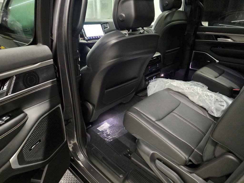 New 2026 Jeep Grand Wagoneer 4WD w/ Premium Group I image 33