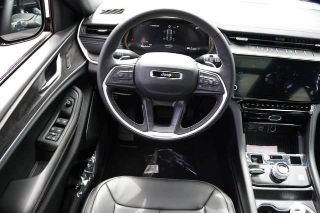 New 2026 Jeep Grand Cherokee Limited AWD/4WD image 15