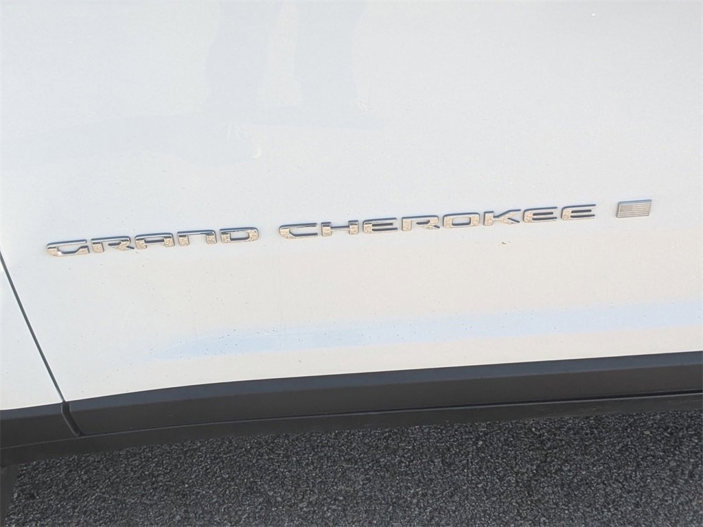 Used 2024 Jeep Grand Cherokee Limited w/ MOPAR Finishing Package image 10