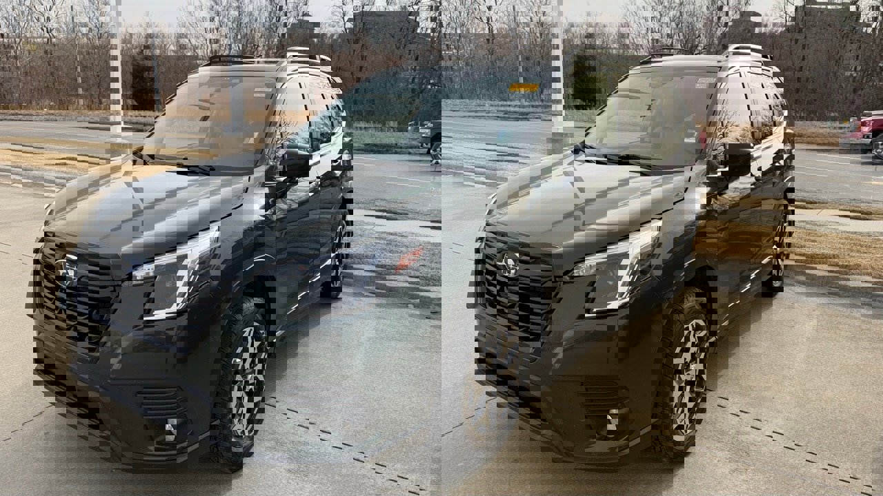 Used 2023 Subaru Forester Premium image 2