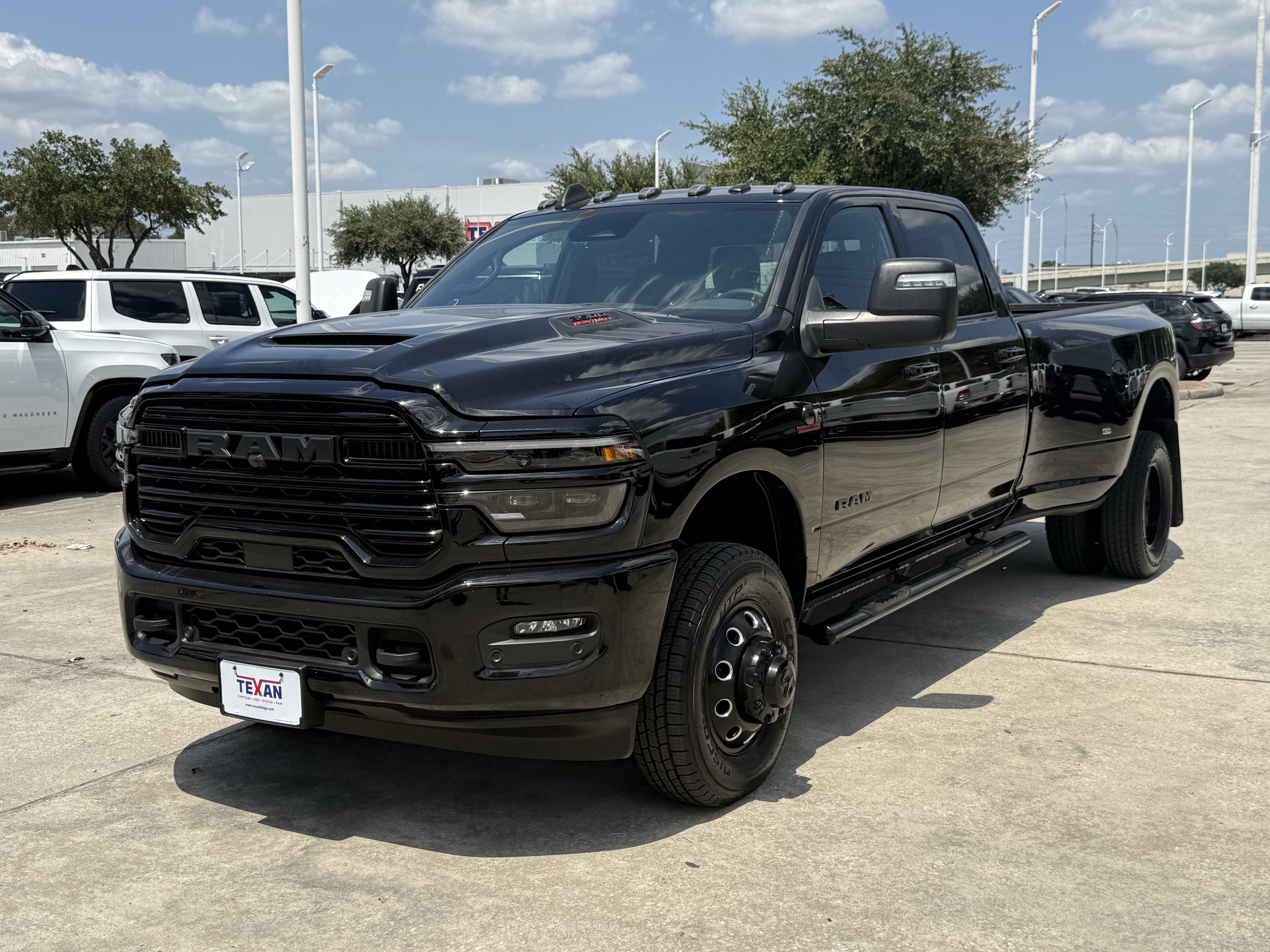 Used 2025 RAM 3500 Laramie w/ Night Edition AWD/4WD image 9