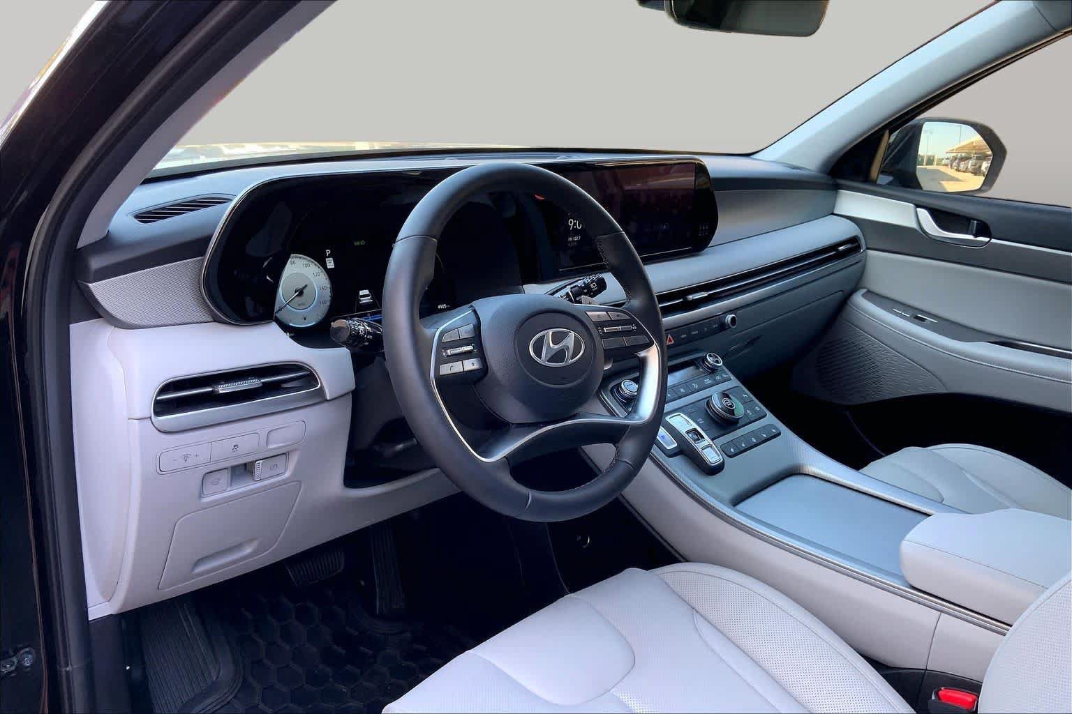 Used 2025 Hyundai Palisade SEL FWD image 17