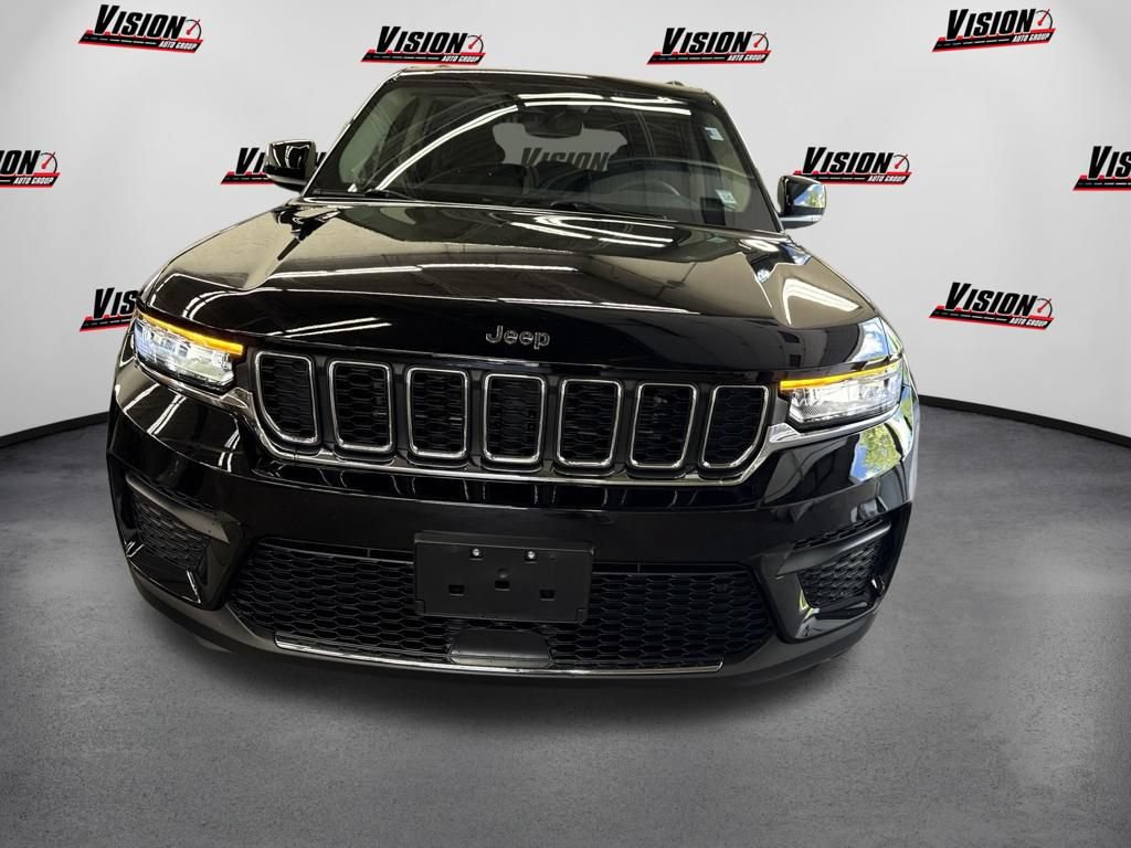 Used 2023 Jeep Grand Cherokee Laredo AWD/4WD image 2