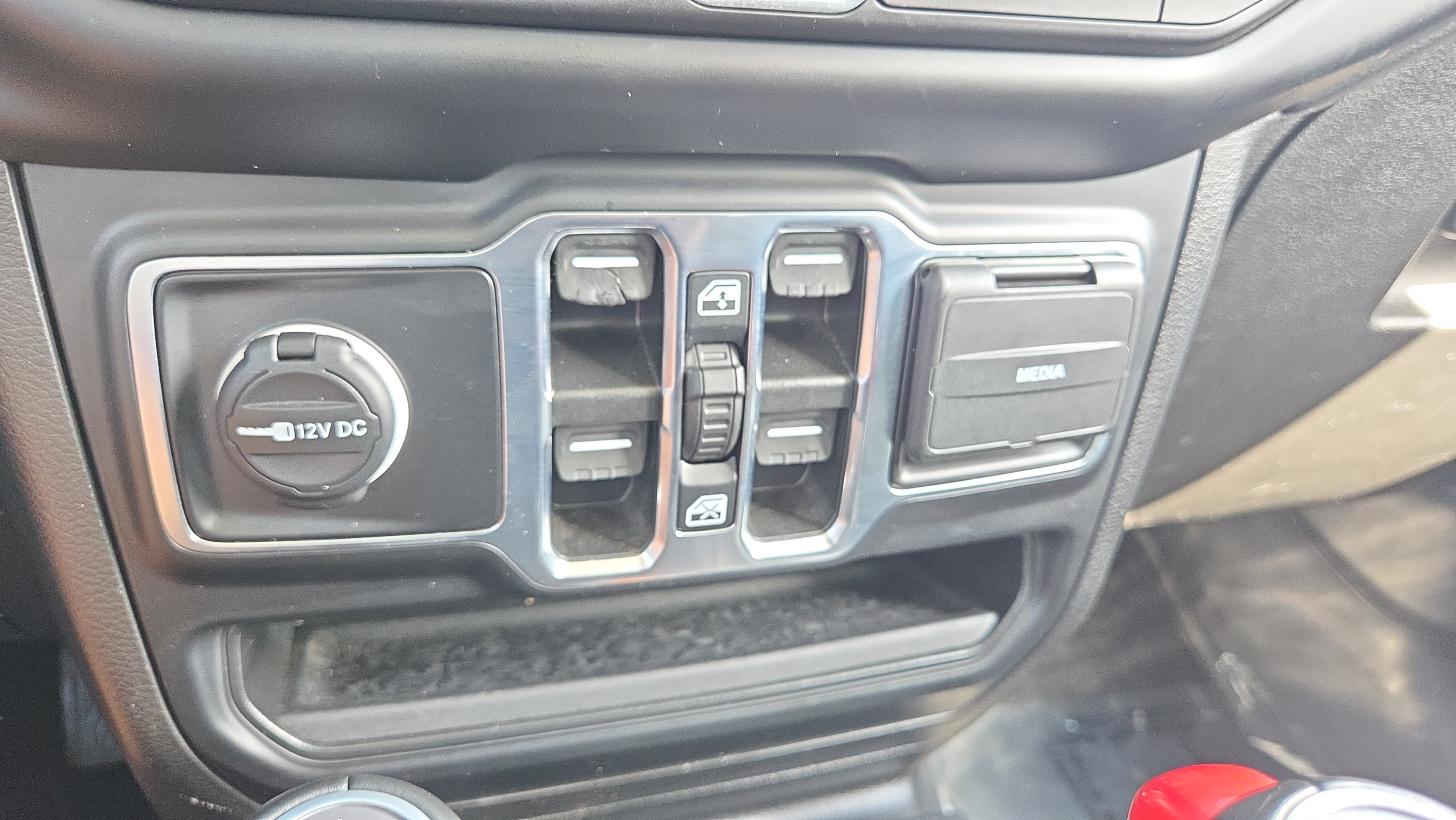 Used 2022 Jeep Wrangler Unlimited Sahara w/ LED Lighting Group AWD/4WD image 29
