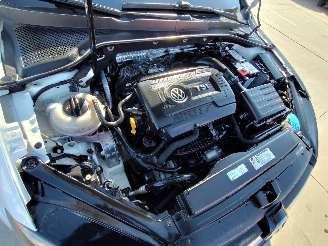 Used 2016 Volkswagen Golf SE image 22