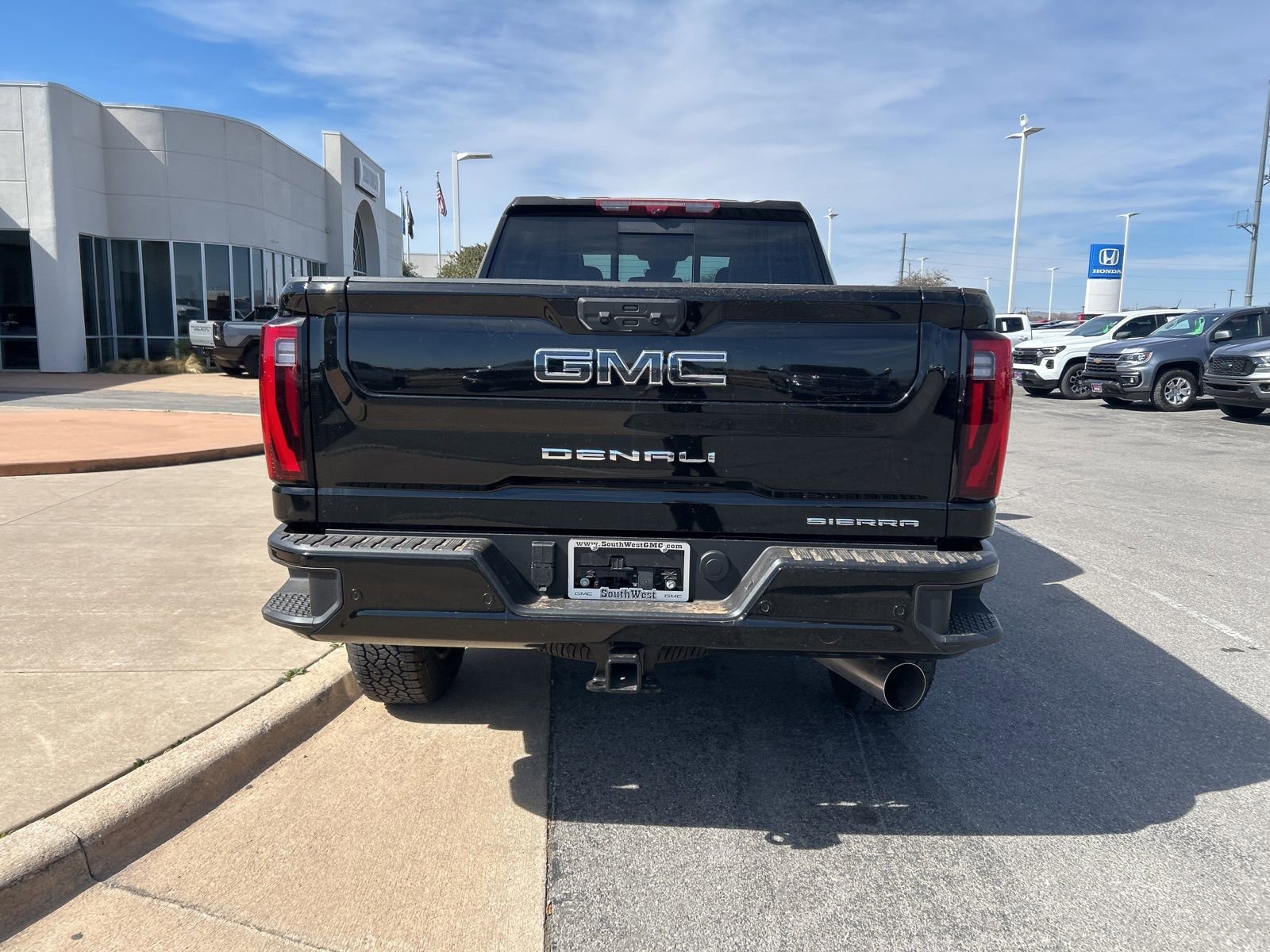 Used 2025 GMC Sierra 2500 Denali Ultimate image 6