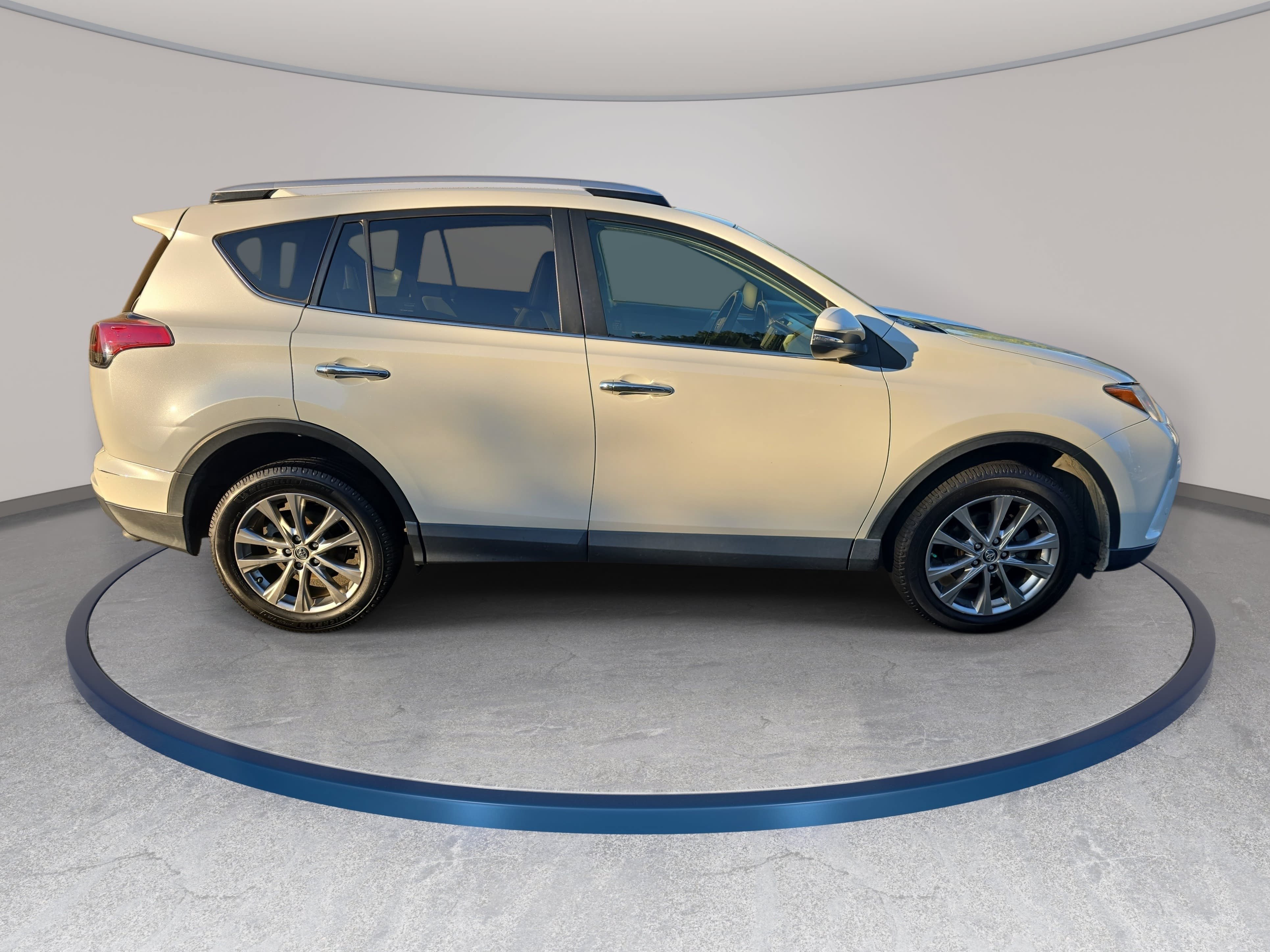 Used 2016 Toyota RAV4 Limited FWD image 4
