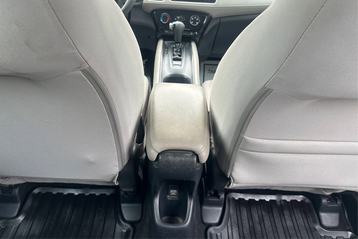 Used 2017 Honda HR-V LX image 19