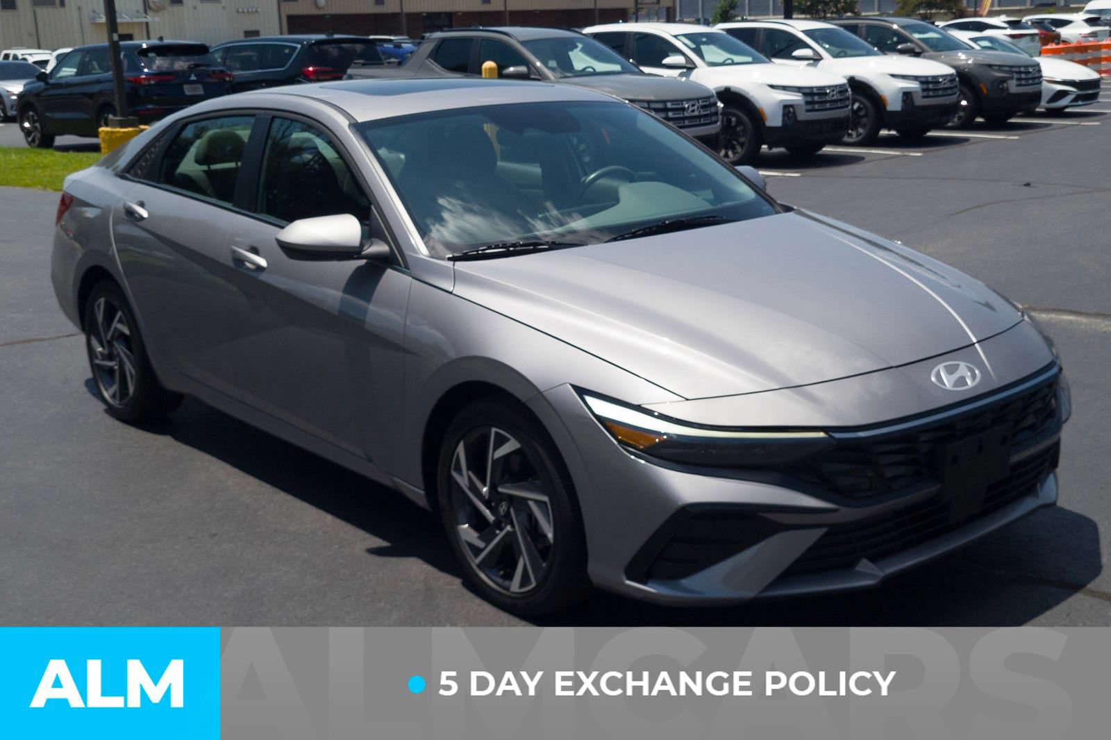 Certified 2025 Hyundai Elantra SEL FWD image 3