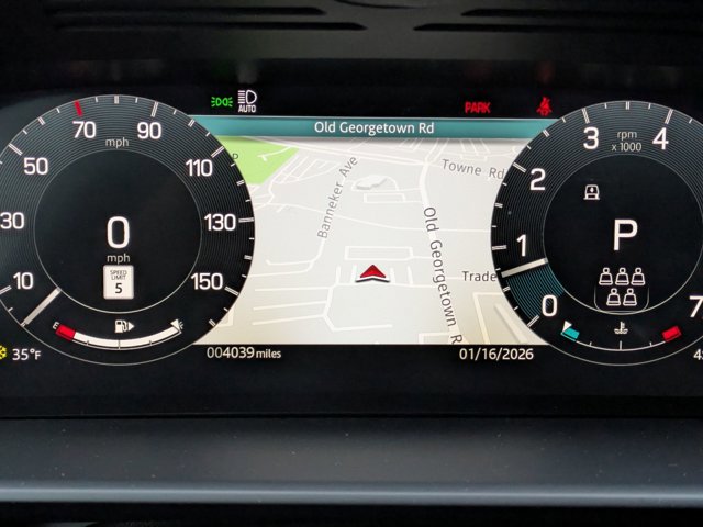 Used 2025 Land Rover Discovery Dynamic SE image 11