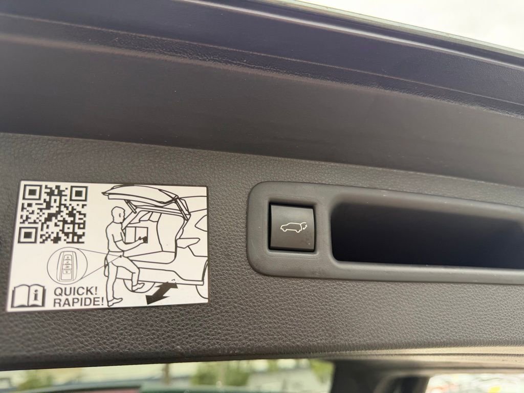 Used 2023 Toyota Highlander Limited image 8