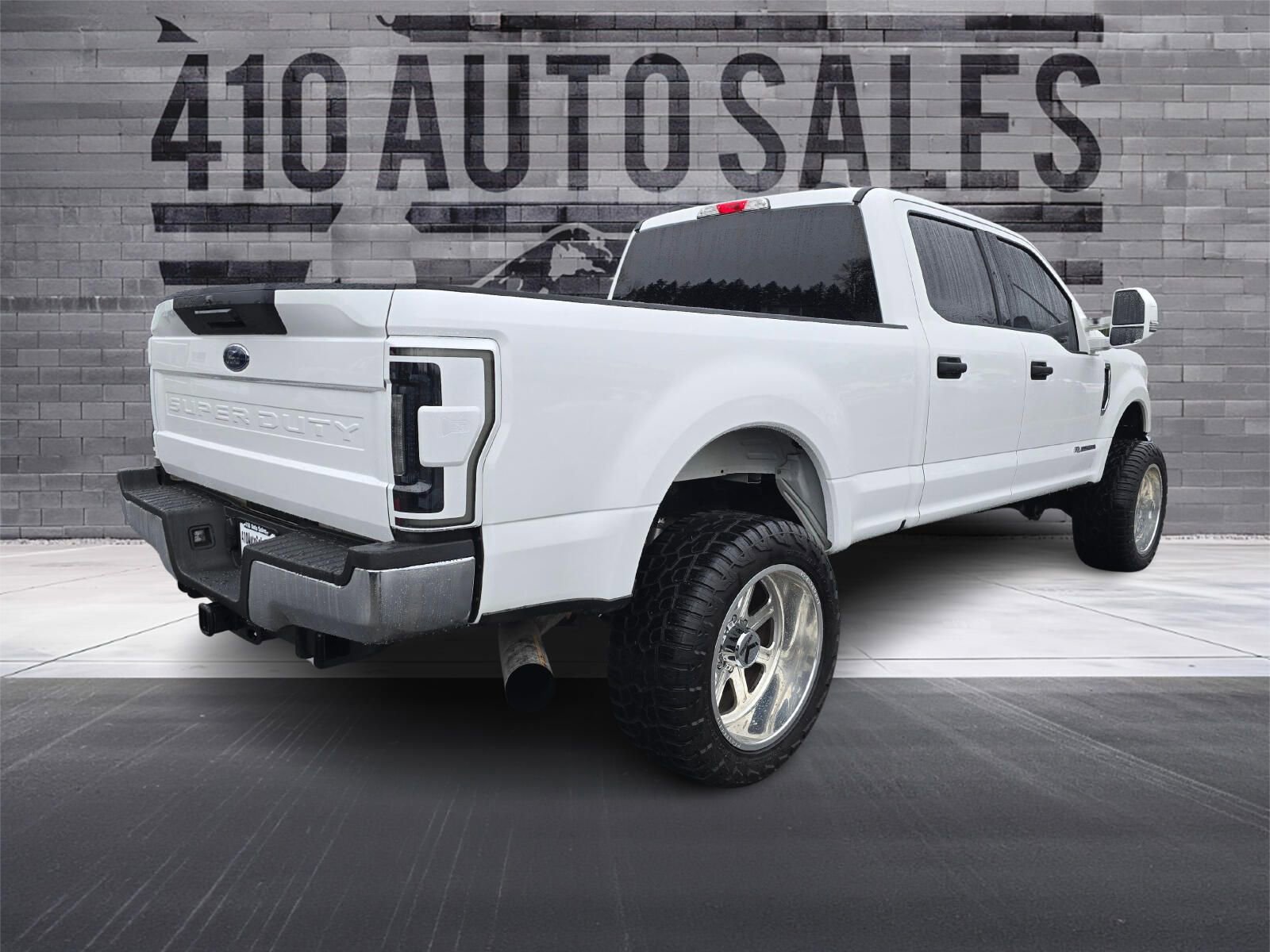 Used 2022 Ford F250 XLT w/ FX4 Off-Road Package image 3