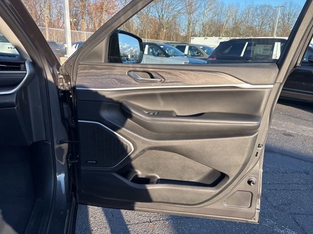 Certified 2022 Jeep Grand Cherokee Limited image 32