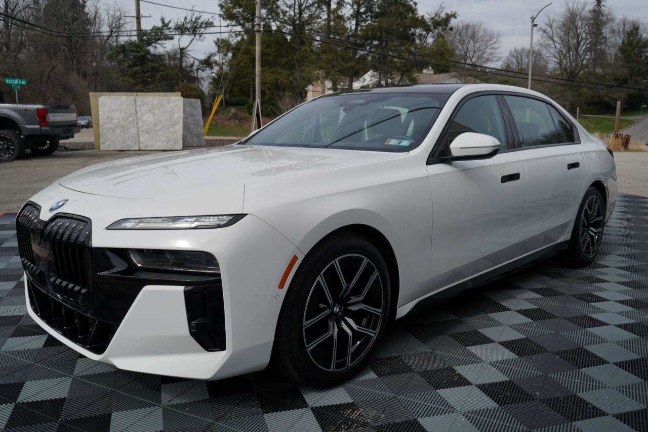 Used 2023 BMW 760i xDrive w/ Executive Package image 12