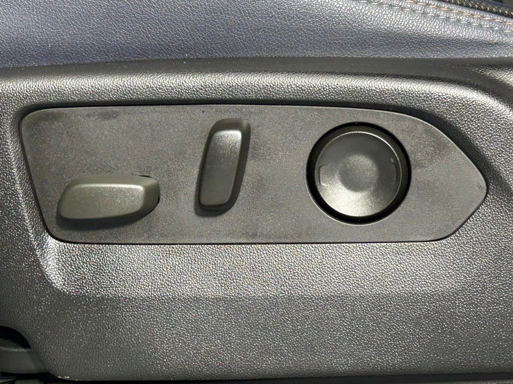 Used 2024 Chevrolet Silverado 3500 High Country w/ Technology Package image 33