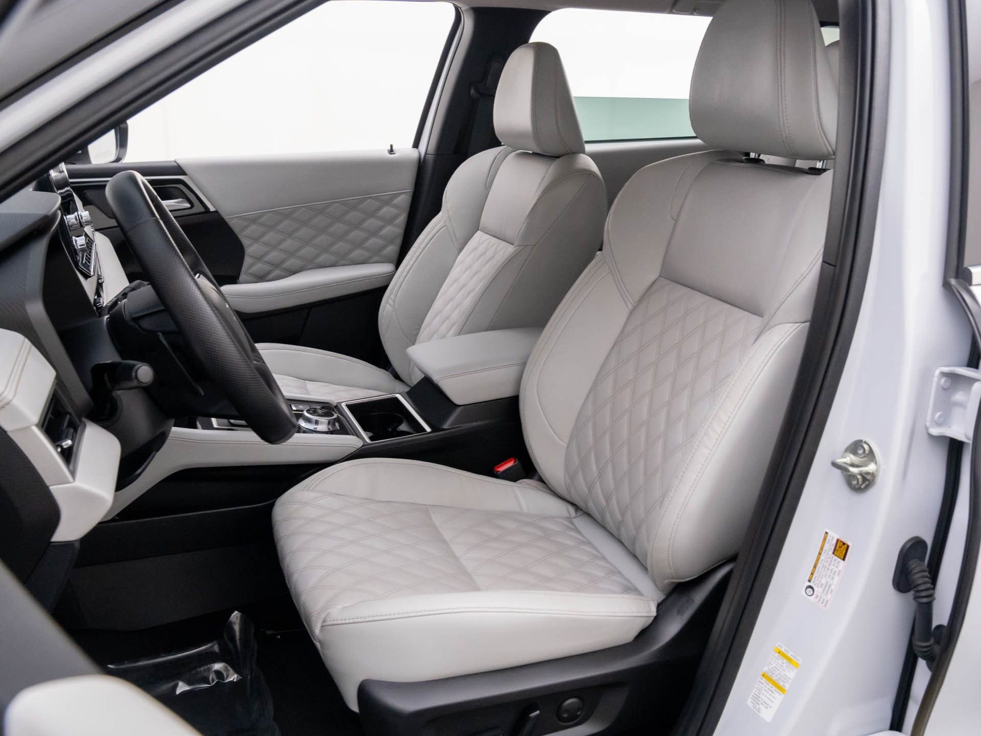 Used 2022 Mitsubishi Outlander SEL image 14