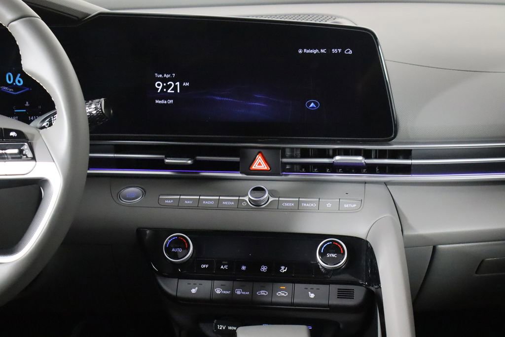 Used 2025 Hyundai Elantra SEL FWD image 27