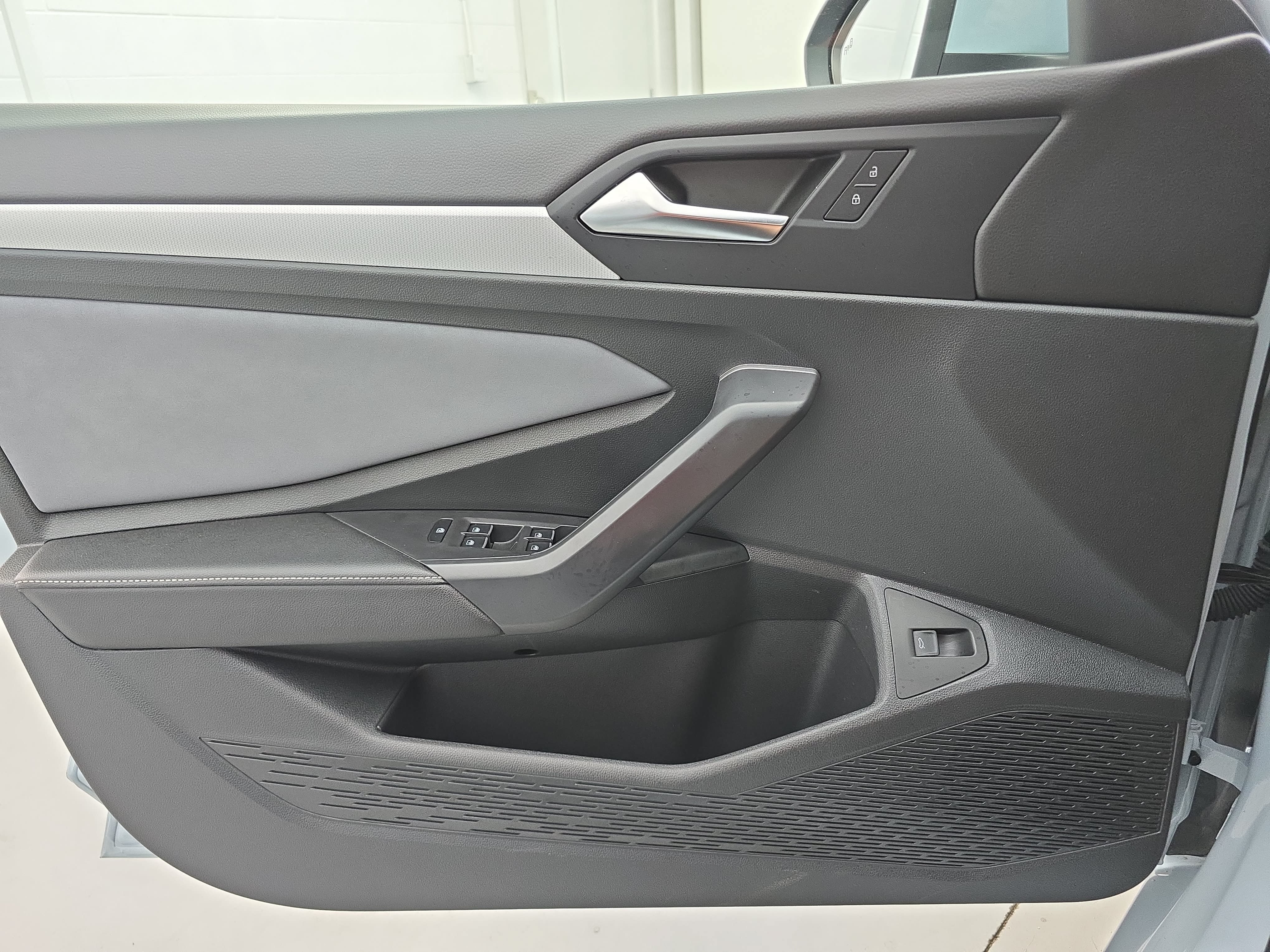 Certified 2025 Volkswagen Jetta SE FWD image 26