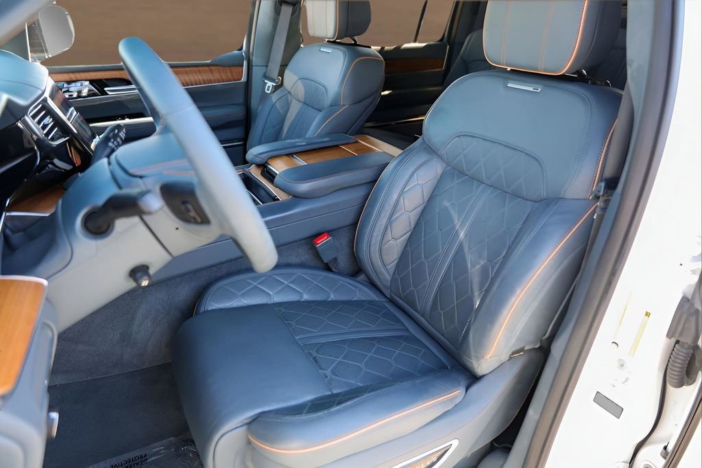 Used 2024 Jeep Grand Wagoneer Series III image 7