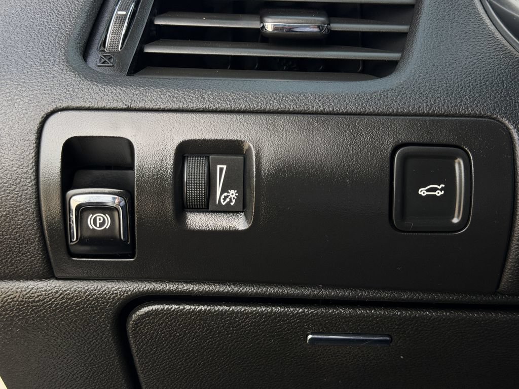 Used 2018 Chevrolet Impala LT FWD image 23