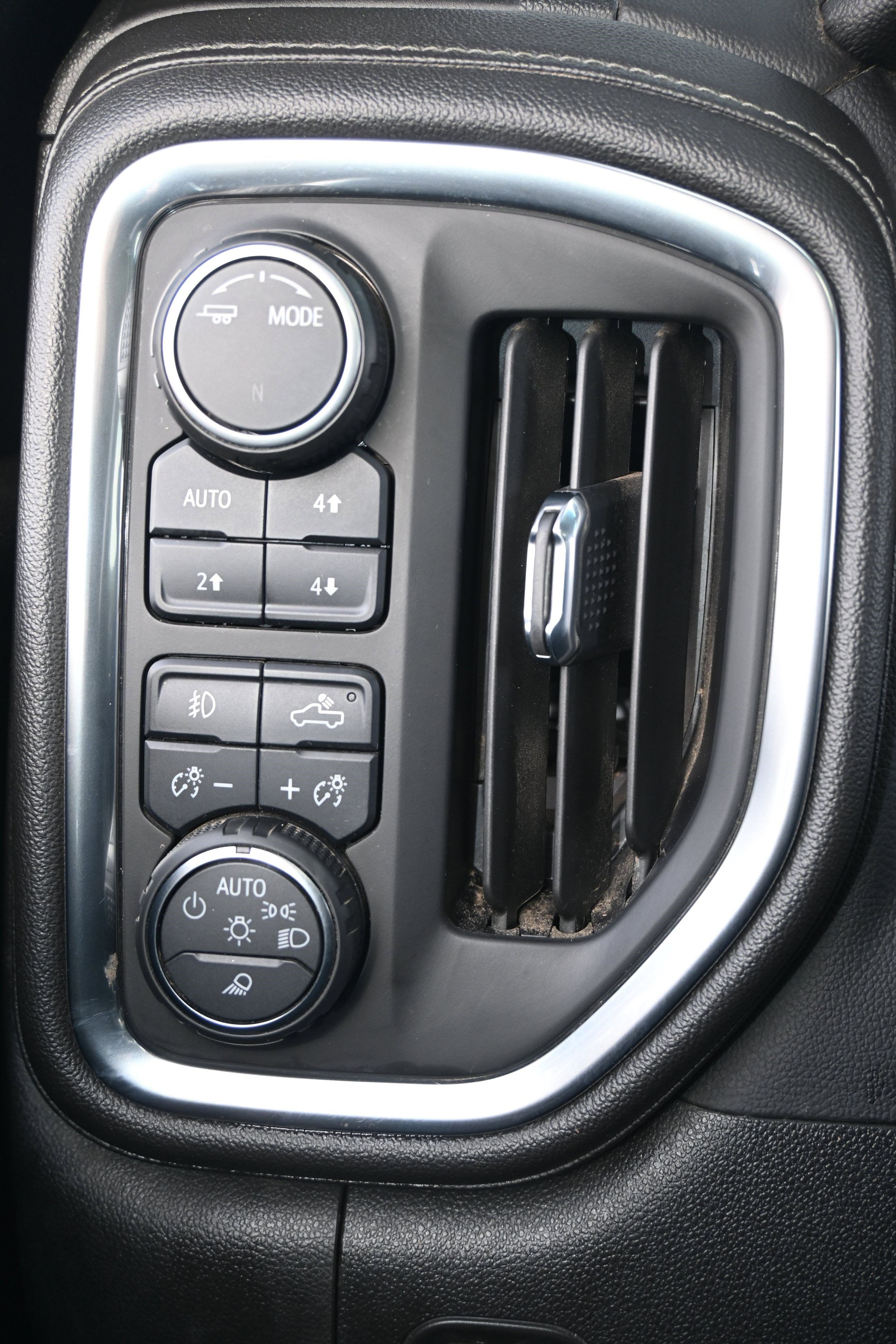 Used 2022 Chevrolet Silverado 2500 LTZ w/ LTZ Plus Package image 22