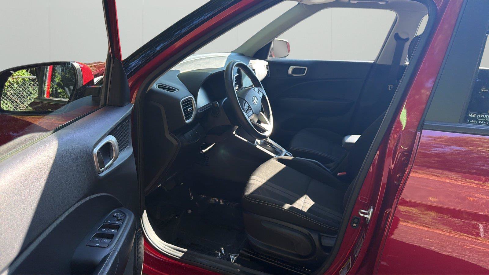 Used 2024 Hyundai Venue SEL FWD image 10