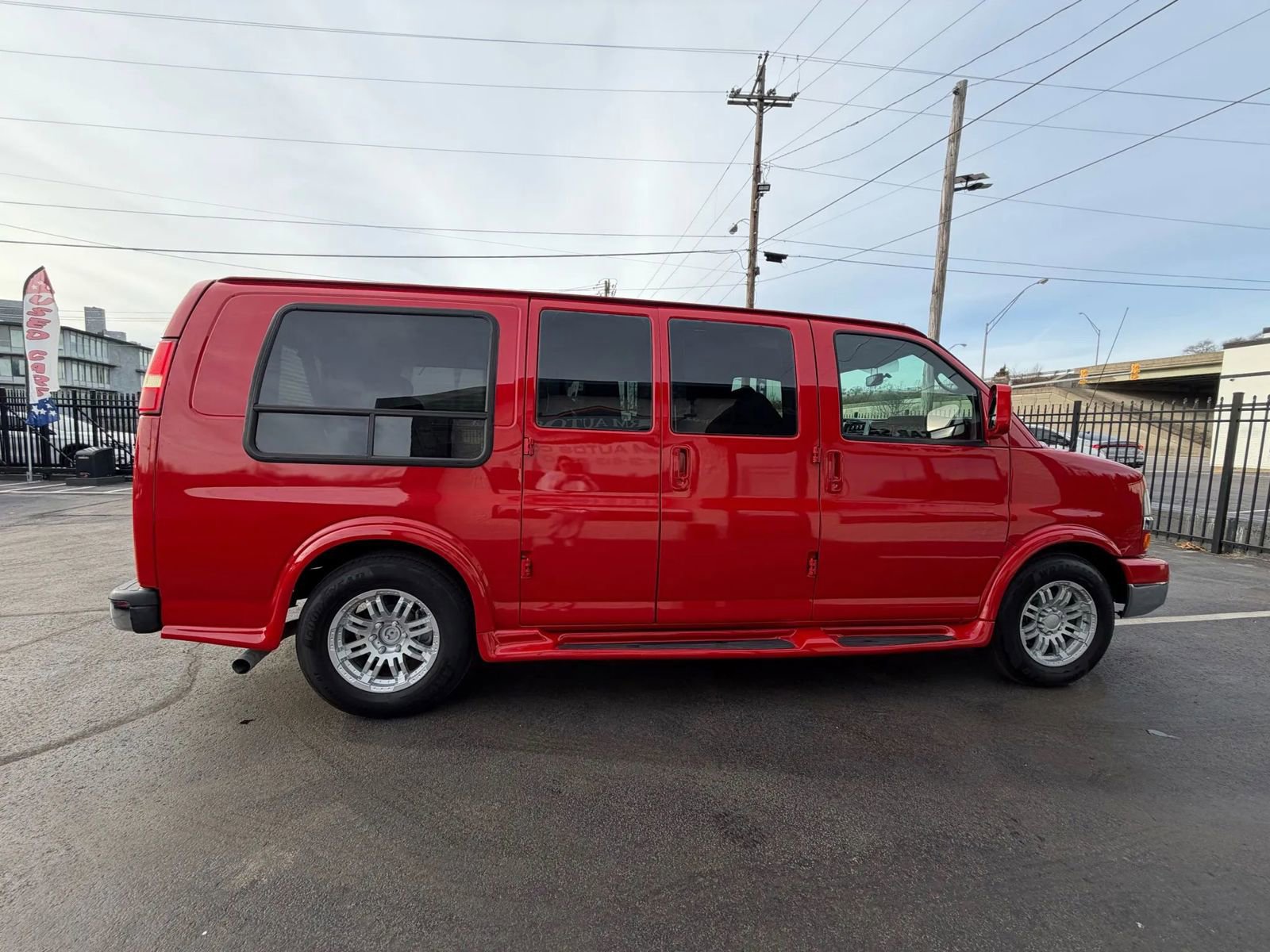 Used 2010 Chevrolet Express 1500 w/ Power Package image 11