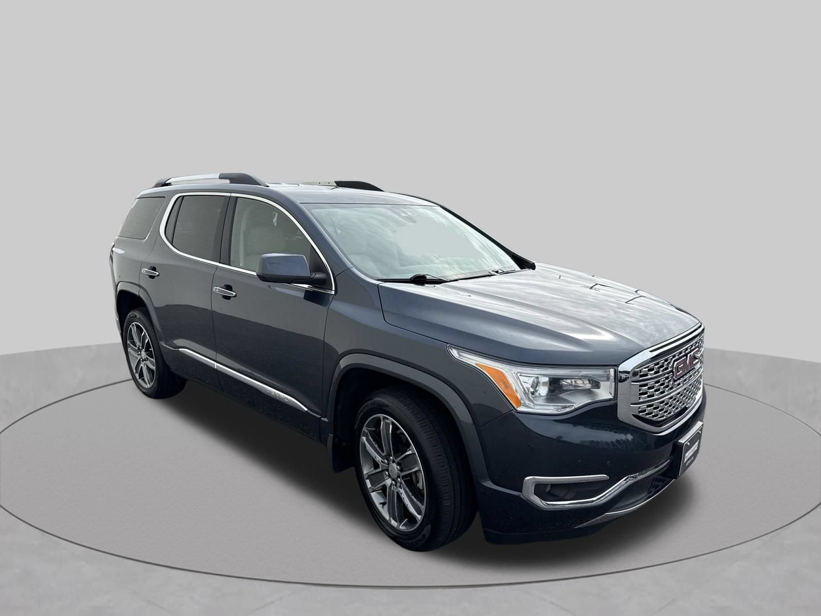 Used 2019 GMC Acadia Denali w/ Technology Package FWD image 3