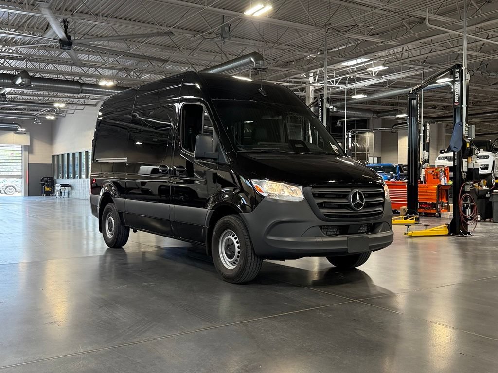 Used 2025 Mercedes-Benz Sprinter 2500 image 4