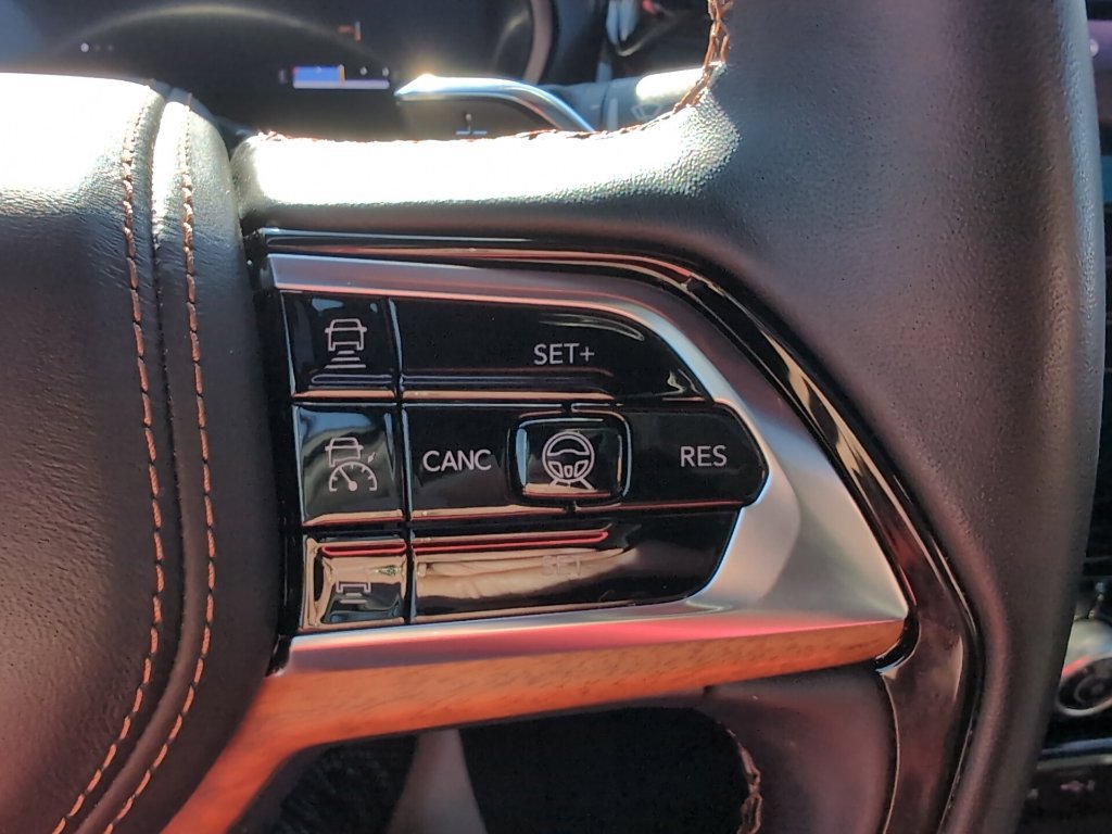 Used 2022 Jeep Grand Cherokee Summit AWD/4WD image 22