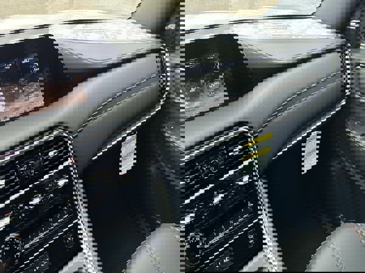 New 2026 Nissan Armada SL w/ Captain's Chari Seat Package image 17