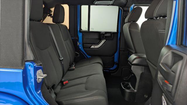 Used 2015 Jeep Wrangler Unlimited Sahara w/ Connectivity Group image 19