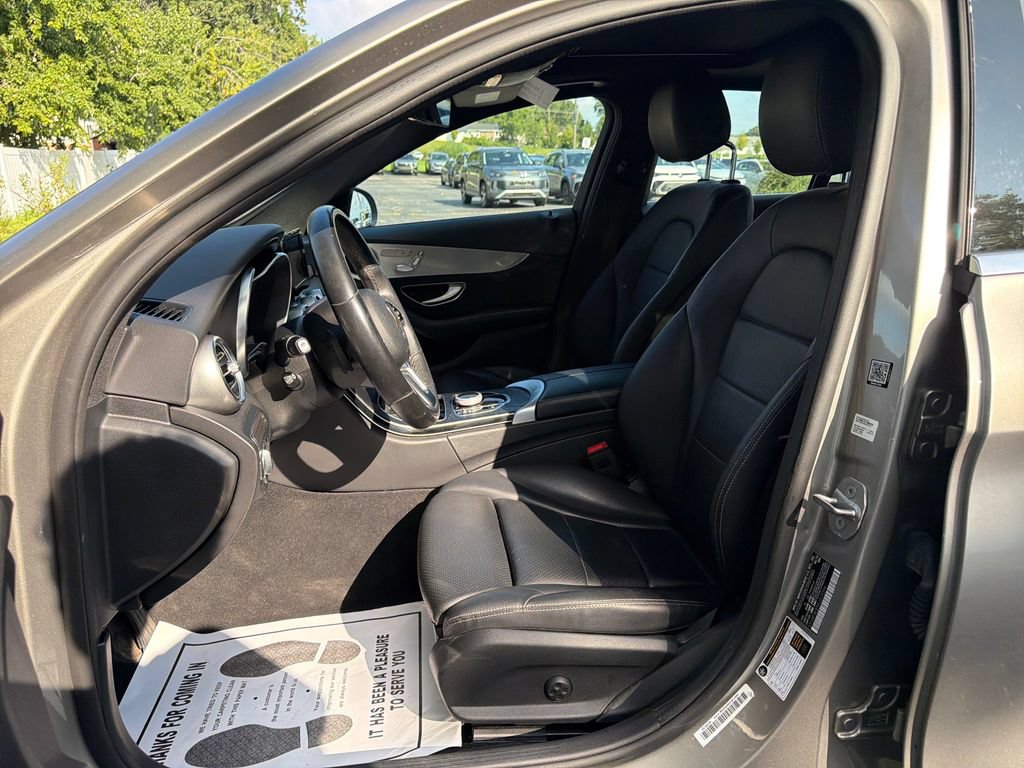 Used 2019 Mercedes-Benz C 300 4MATIC Sedan image 10