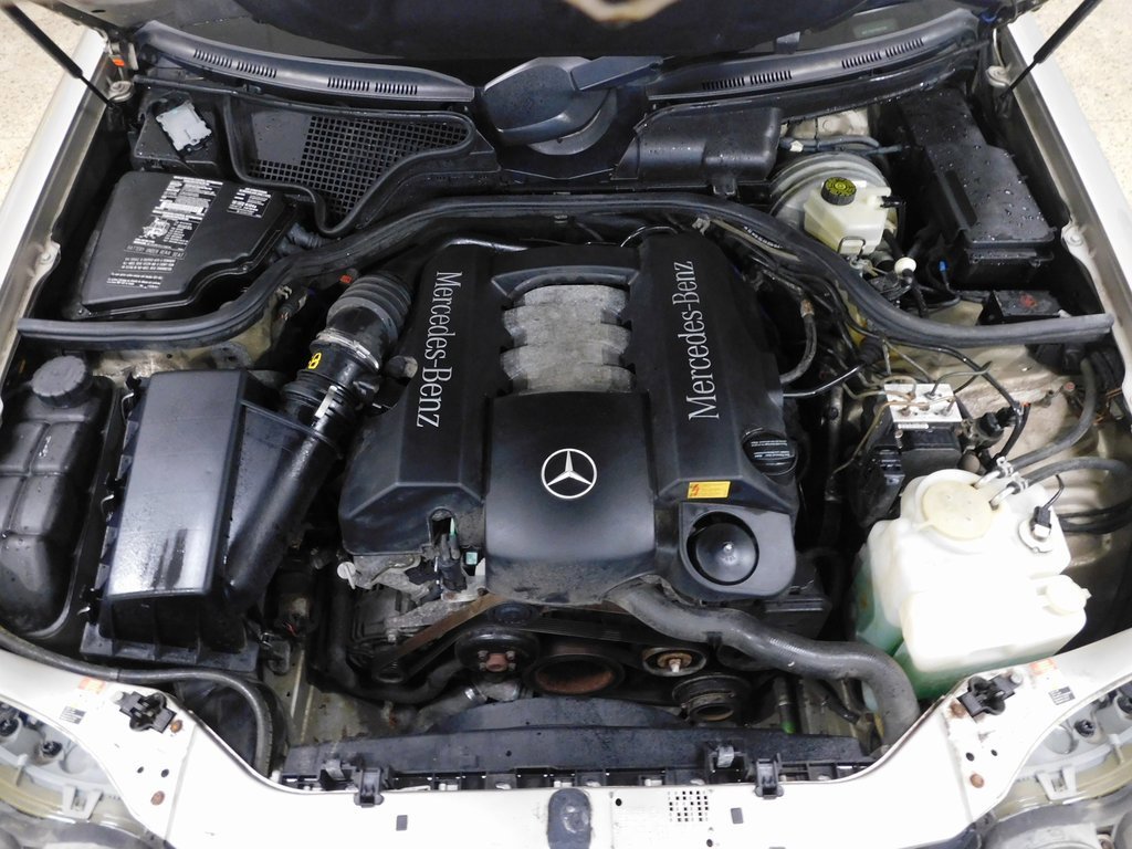 Used 1999 Mercedes-Benz E 320 4MATIC Sedan image 11