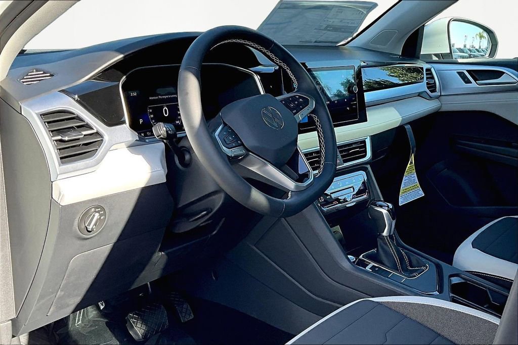New 2026 Volkswagen Taos SE image 15