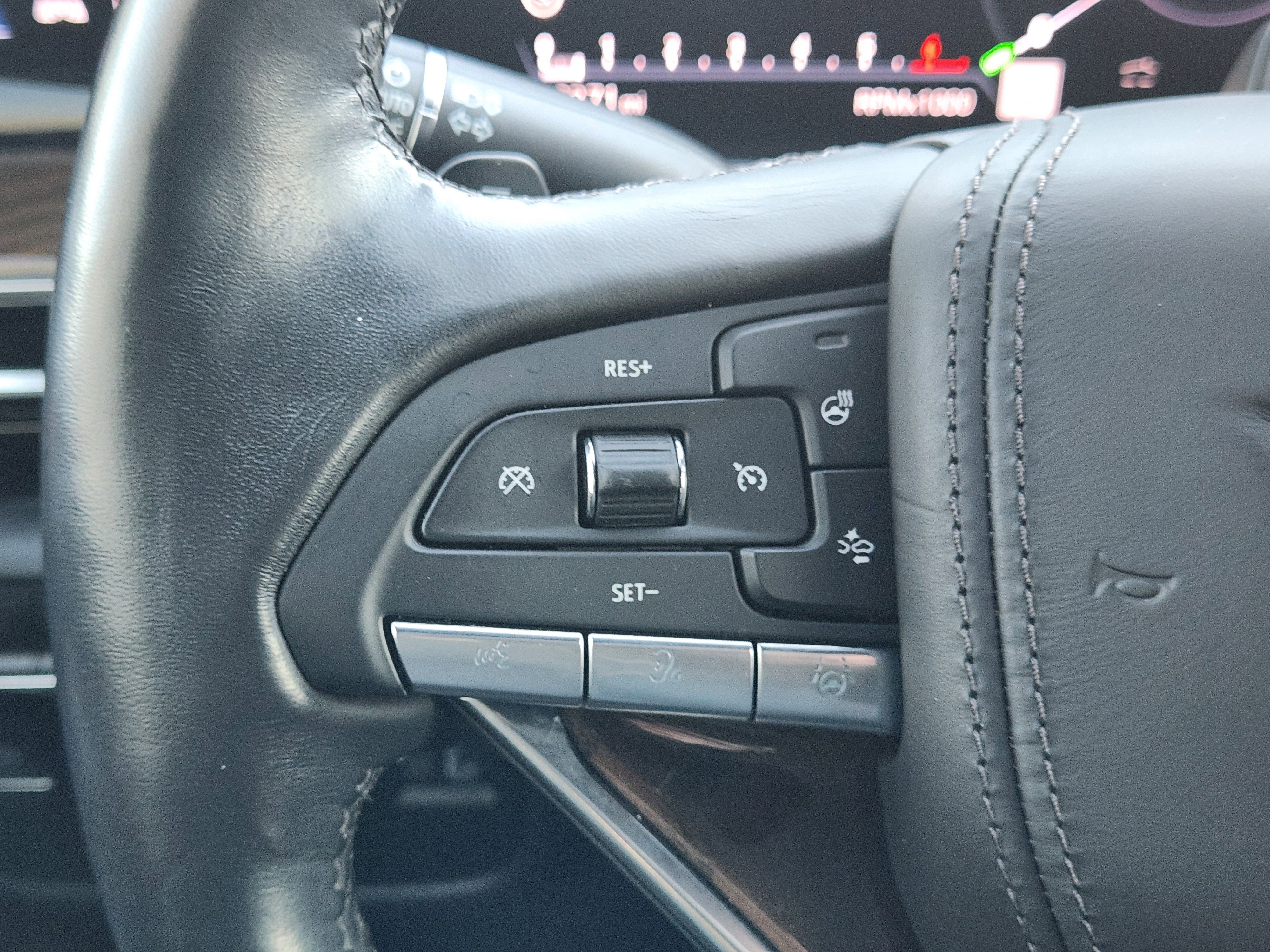 Used 2023 Cadillac Escalade Sport Platinum w/ LPO, ONYX Package image 28