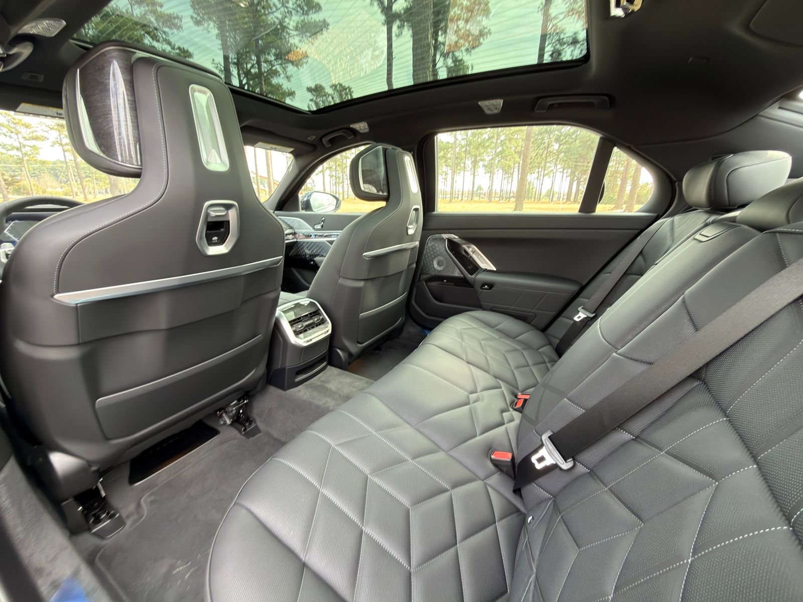 New 2026 BMW 760i xDrive w/ Executive Package image 15