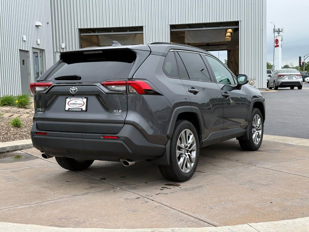 Used 2023 Toyota RAV4 XLE Premium AWD/4WD image 5