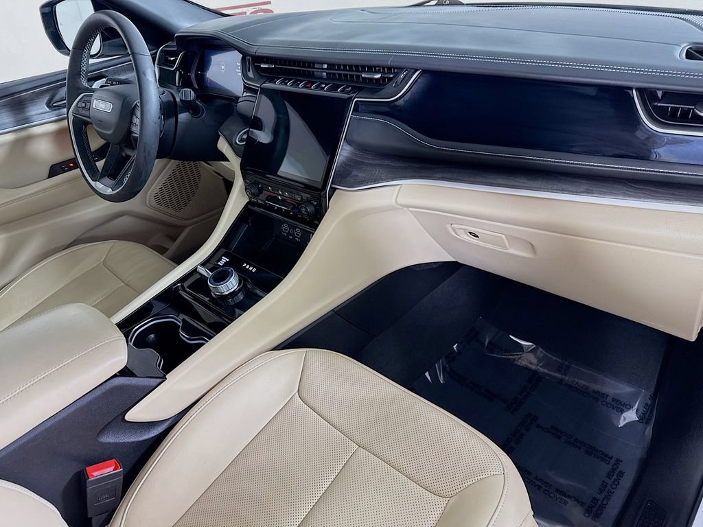 Used 2023 Jeep Grand Cherokee Limited w/ Luxury Tech Group II AWD/4WD image 33