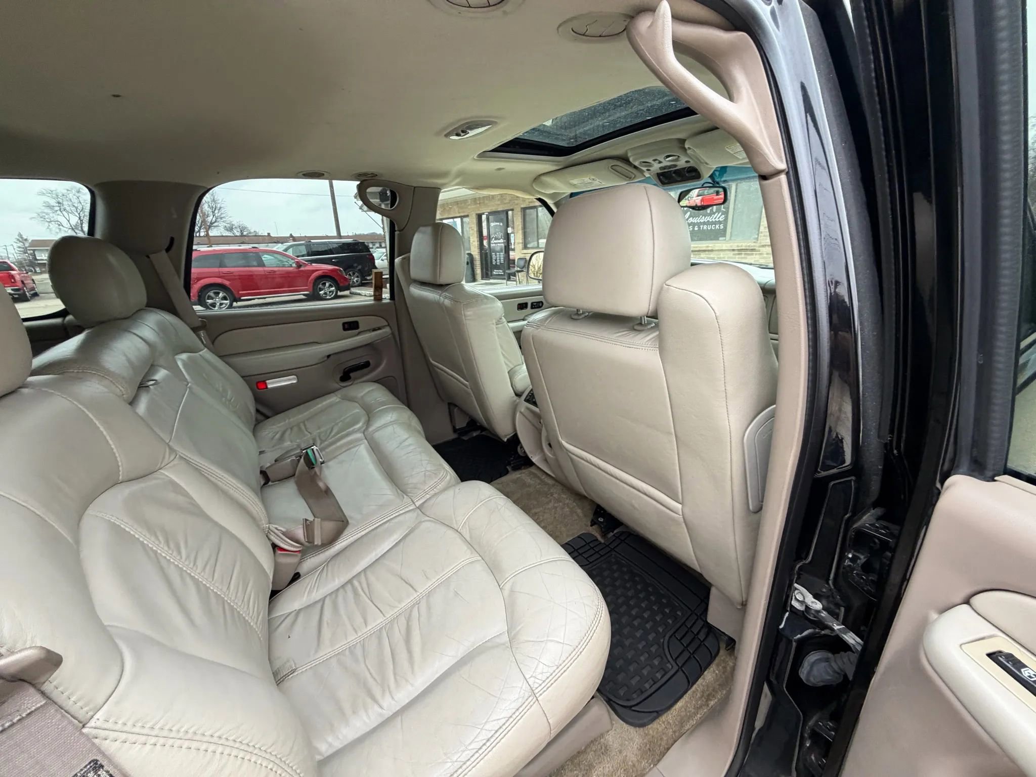 Used 2002 Chevrolet Tahoe LT image 32