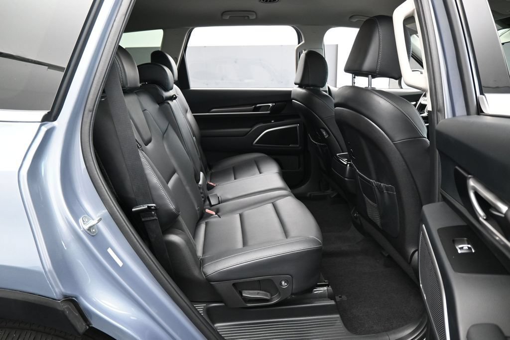 Used 2024 Kia Telluride LX FWD image 37