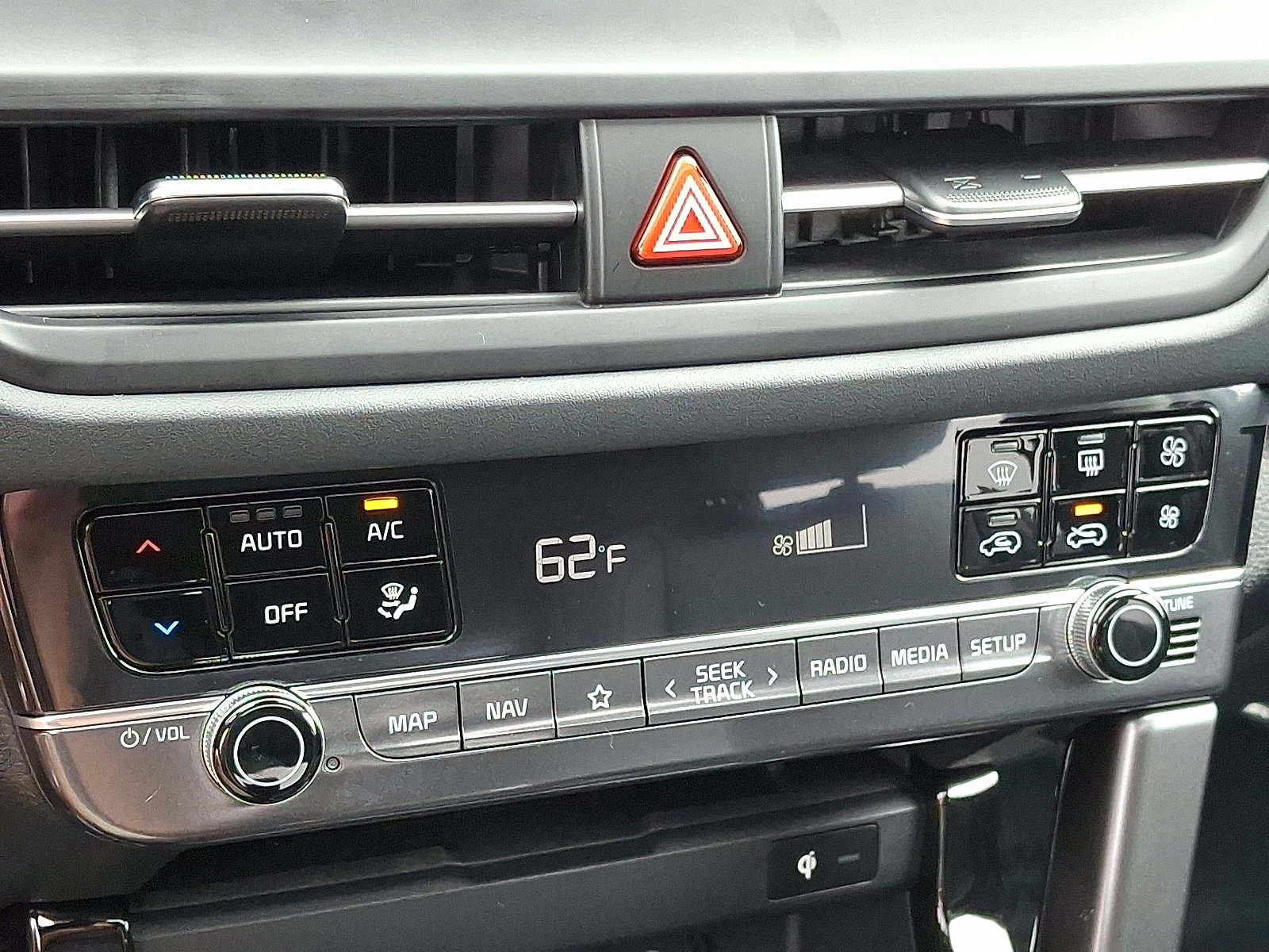 Certified 2024 Kia Seltos EX AWD/4WD image 16