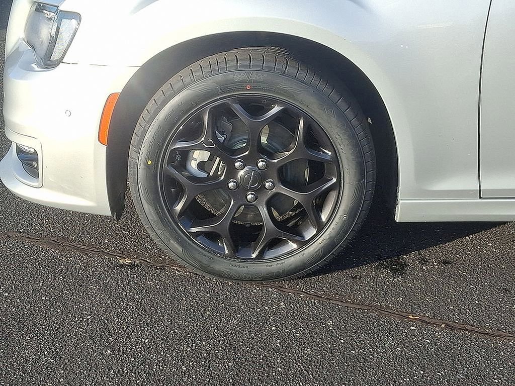 Used 2023 Chrysler 300 Touring L w/ Popular Equipment Group image 8