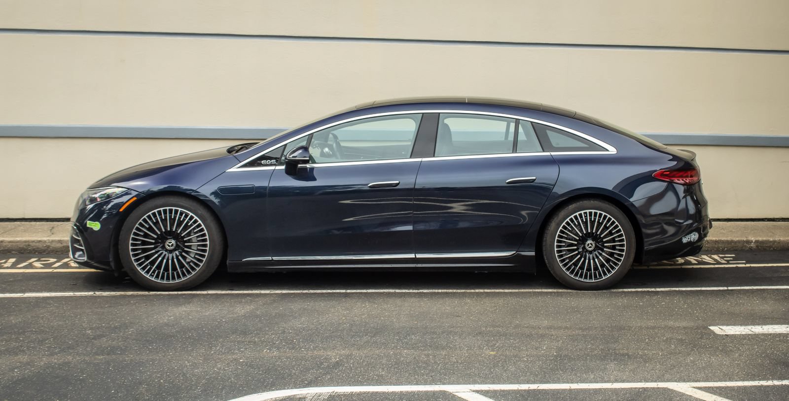 Used 2023 Mercedes-Benz EQS 580 4MATIC Sedan image 4