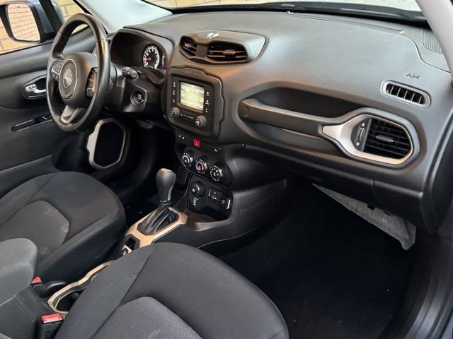 Used 2017 Jeep Renegade Latitude w/ Cold Weather Group image 10