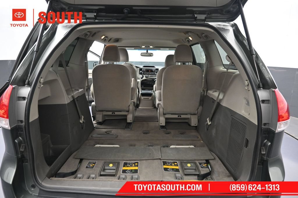 Used 2014 Toyota Sienna LE AWD/4WD image 25
