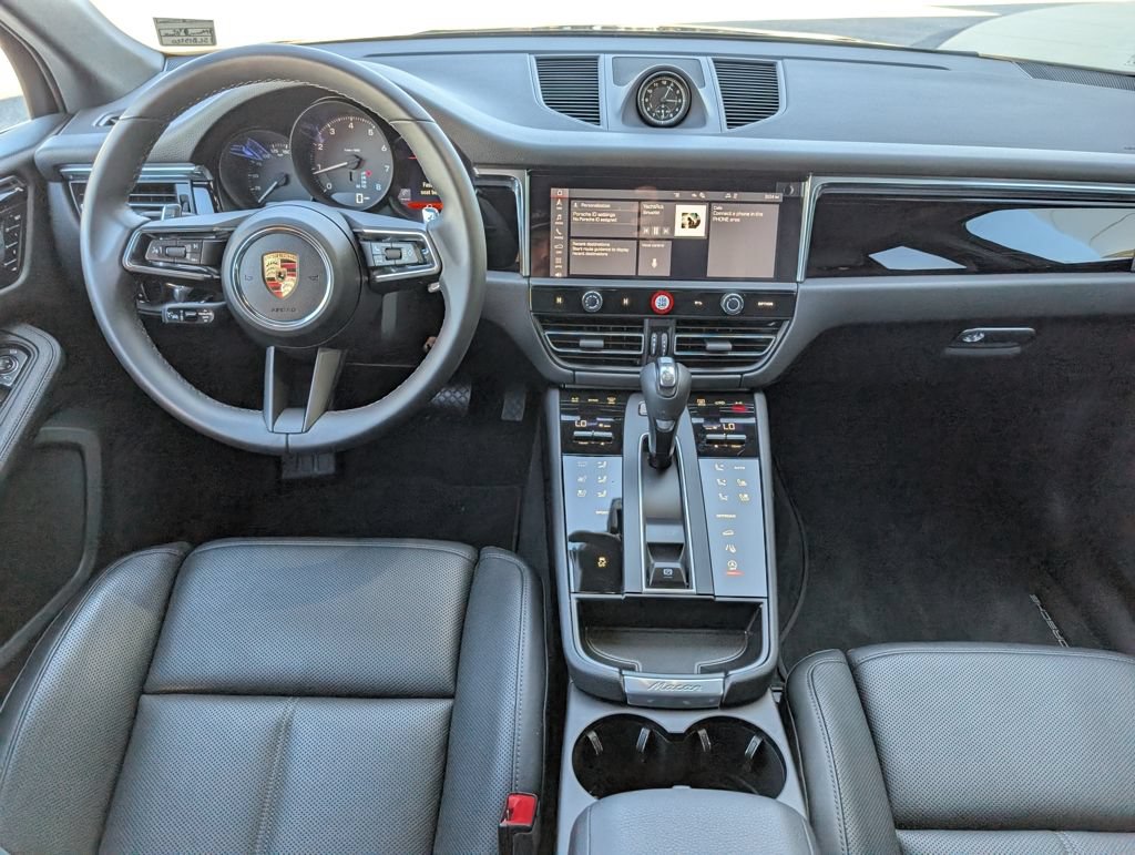 Certified 2025 Porsche Macan AWD/4WD image 11