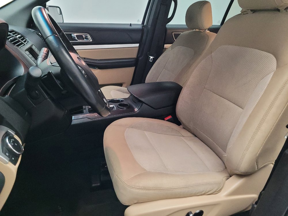 Used 2016 Ford Explorer XLT image 17